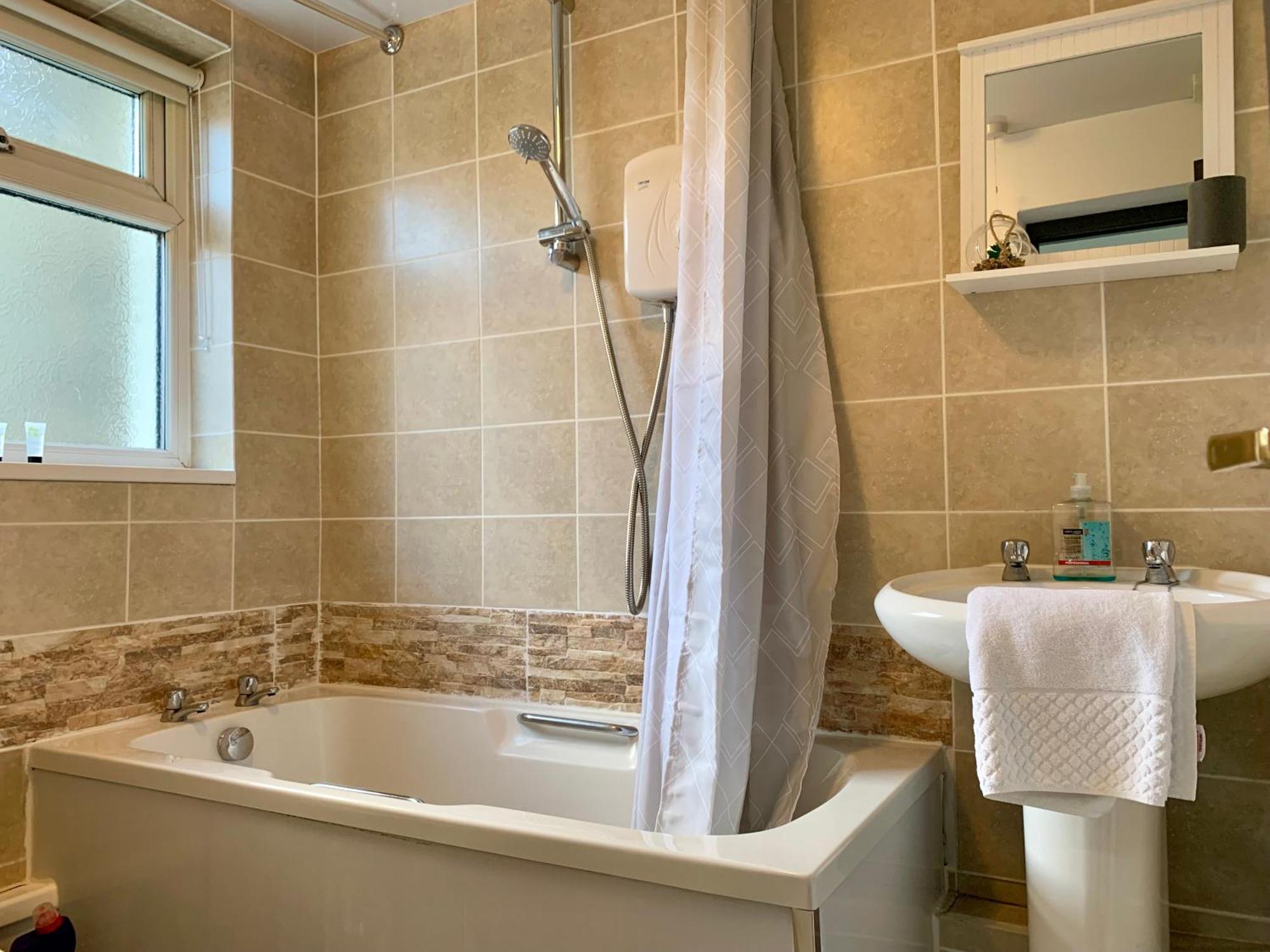 Cheerful - 3 Bed - Serviced Accommodation - In Heart Of Northumberland - Sleeps 6 Bebside Exterior photo